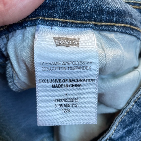 Levi’s denim midi short with embroidery. Size 7 - Picture 4 of 4